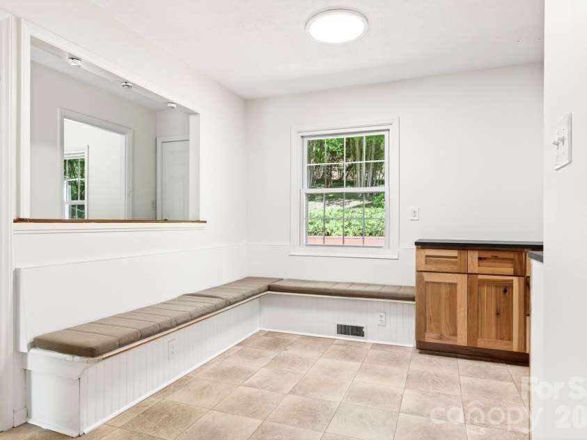 34 Wolfe Cove Road, Asheville, NC 28804.  MLS# CAR4378451, YatesRealty ID 23511. 