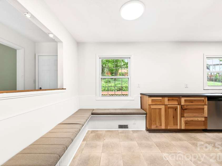34 Wolfe Cove Road, Asheville, NC 28804.  MLS# CAR4378451, YatesRealty ID 23511. 