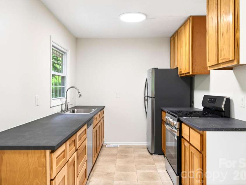 34 Wolfe Cove Road, Asheville, NC 28804.  MLS# CAR4378451, YatesRealty ID 23511. 