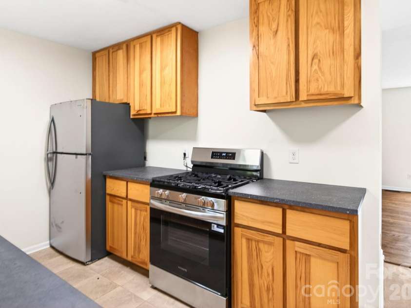 34 Wolfe Cove Road, Asheville, NC 28804.  MLS# CAR4378451, YatesRealty ID 23511. 