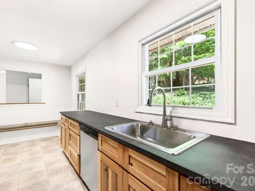 34 Wolfe Cove Road, Asheville, NC 28804.  MLS# CAR4378451, YatesRealty ID 23511. 