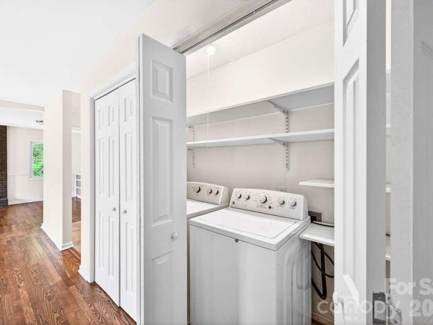 34 Wolfe Cove Road, Asheville, NC 28804.  MLS# CAR4378451, YatesRealty ID 23511. 