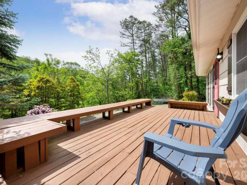 34 Wolfe Cove Road, Asheville, NC 28804.  MLS# CAR4378451, YatesRealty ID 23511. 