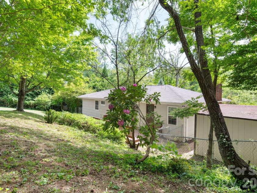 34 Wolfe Cove Road, Asheville, NC 28804.  MLS# CAR4378451, YatesRealty ID 23511. 