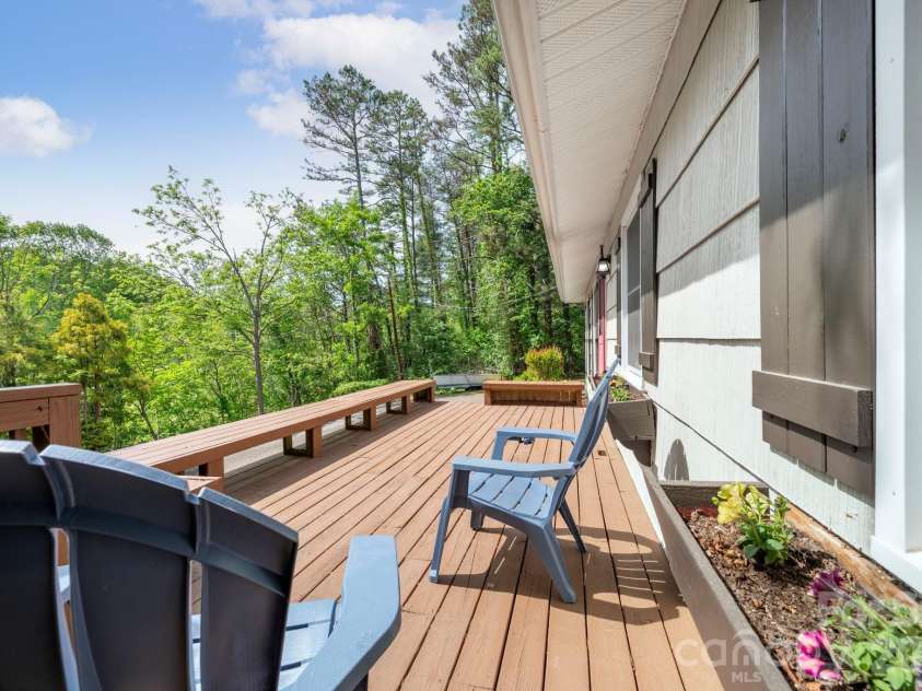 34 Wolfe Cove Road, Asheville, NC 28804.  MLS# CAR4378451, YatesRealty ID 23511. 
