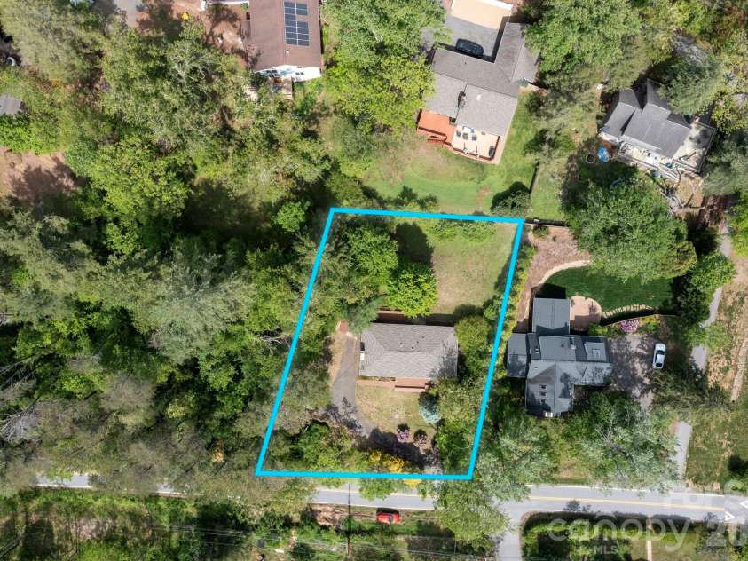 34 Wolfe Cove Road, Asheville, NC 28804.  MLS# CAR4378451, YatesRealty ID 23511. 