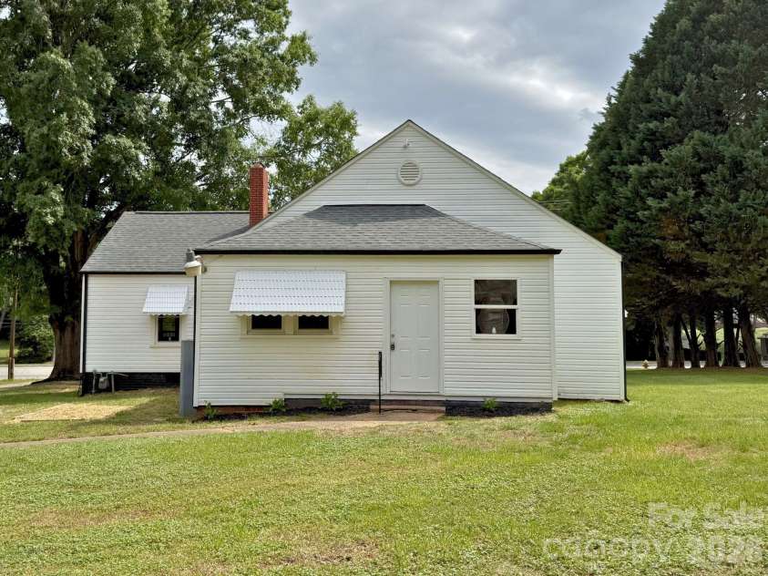 2873 NC 27 Highway, Lincolnton, NC 28092.  MLS# CAR4379543, YatesRealty ID 23513. 
