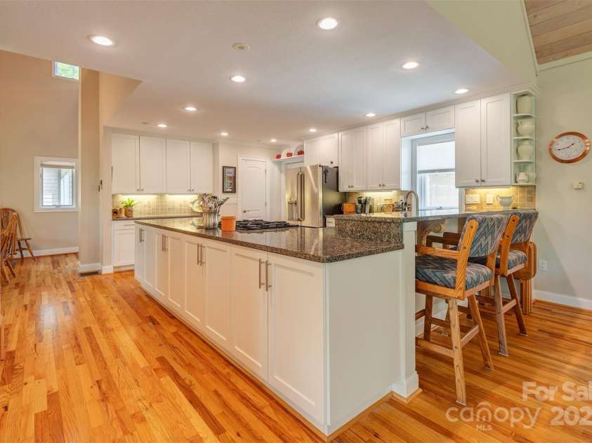 65 Hillcrest Drive, Weaverville, NC 28787.  MLS# CAR4275915, YatesRealty ID 23514. A chef's kitchen that's perfect for entertaining and extra family members