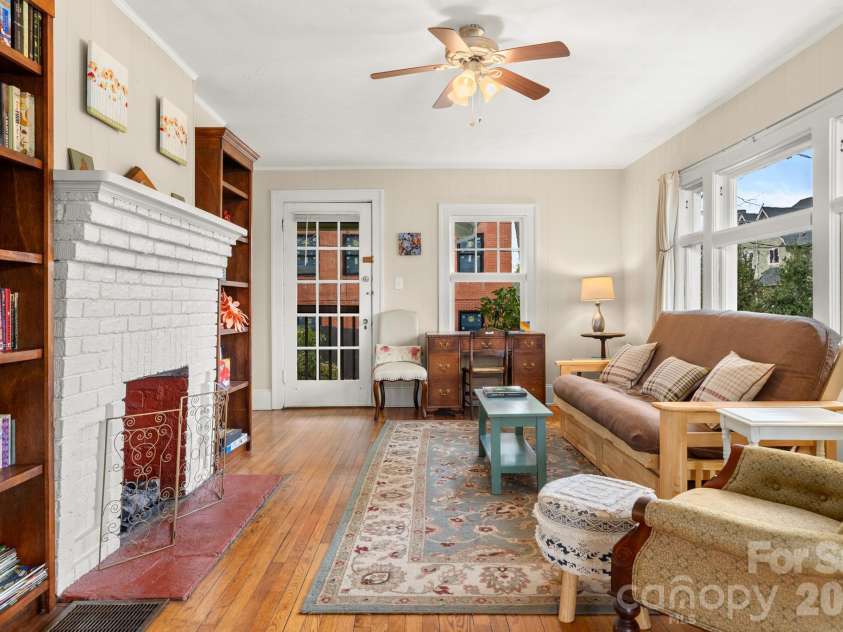 80 Chestnut Street, Asheville, NC 28801.  MLS# CAR4381612, YatesRealty ID 23514. 