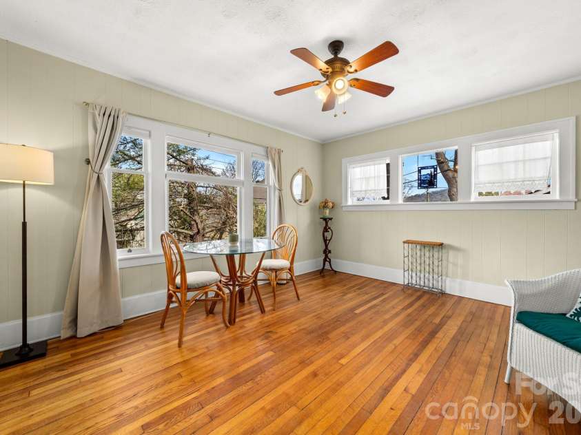 80 Chestnut Street, Asheville, NC 28801.  MLS# CAR4381612, YatesRealty ID 23514. 