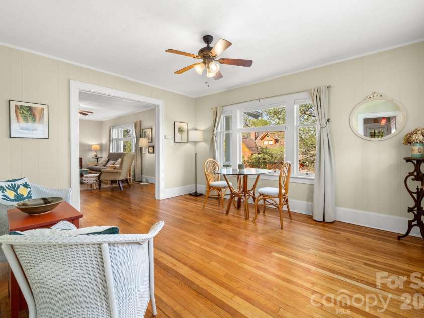 80 Chestnut Street, Asheville, NC 28801.  MLS# CAR4381612, YatesRealty ID 23514. 