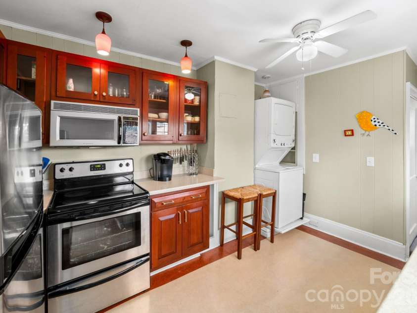 80 Chestnut Street, Asheville, NC 28801.  MLS# CAR4381612, YatesRealty ID 23514. 