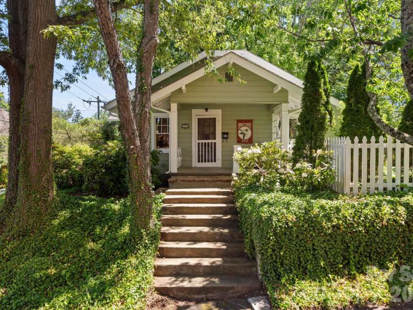 80 Chestnut Street, Asheville, NC 28801.  MLS# CAR4381612, YatesRealty ID 23514. 
