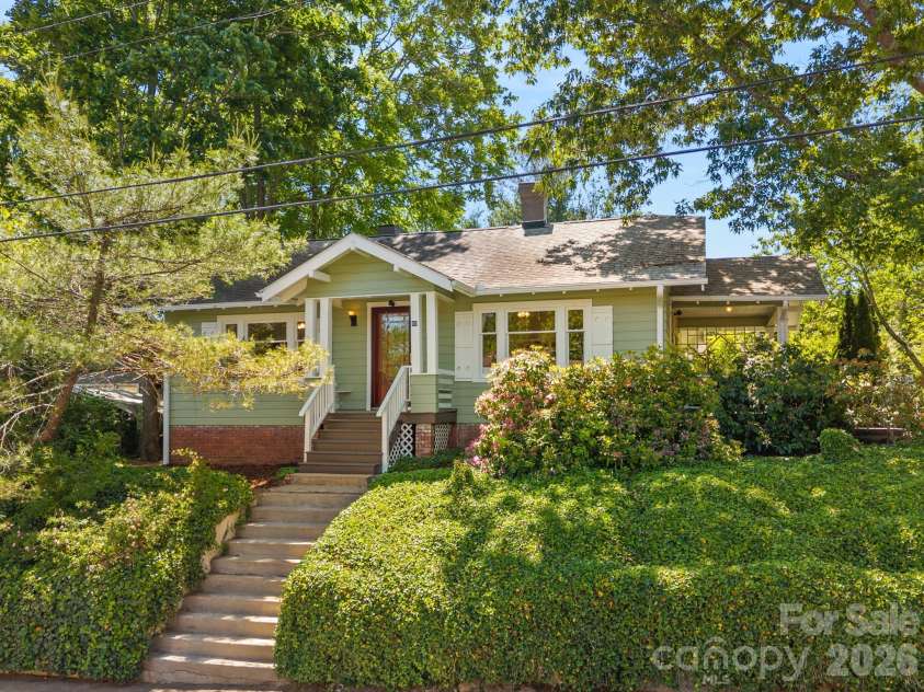 80 Chestnut Street, Asheville, NC 28801.  MLS# CAR4381612, YatesRealty ID 23514. 