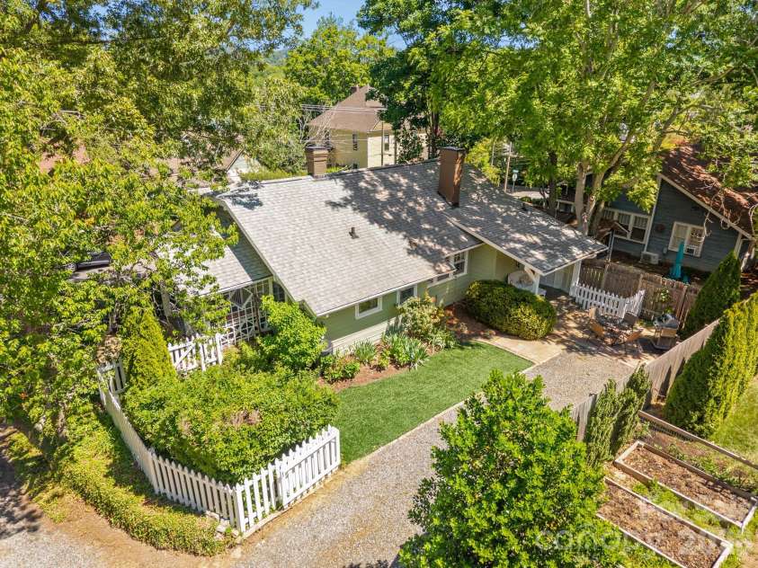 80 Chestnut Street, Asheville, NC 28801.  MLS# CAR4381612, YatesRealty ID 23514. 