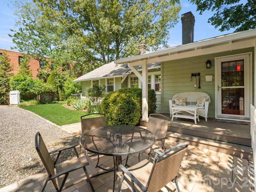 80 Chestnut Street, Asheville, NC 28801.  MLS# CAR4381612, YatesRealty ID 23514. 