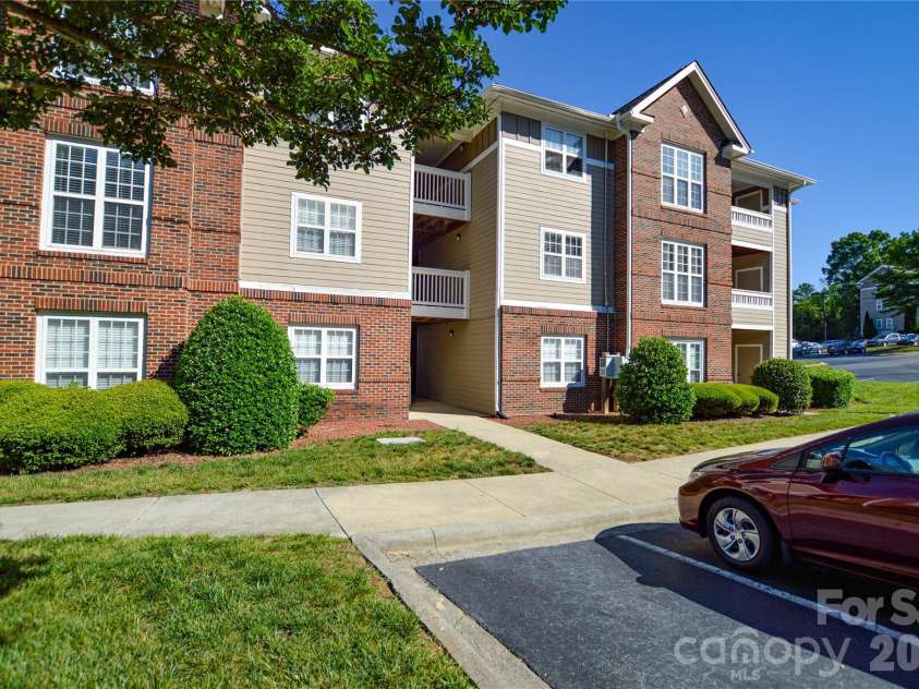 9810 Campus Walk Lane, Charlotte, NC 28262.  MLS# CAR4374481, YatesRealty ID 23515. 