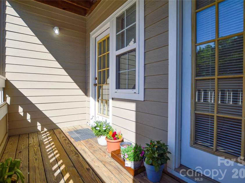 9810 Campus Walk Lane, Charlotte, NC 28262.  MLS# CAR4374481, YatesRealty ID 23515. 