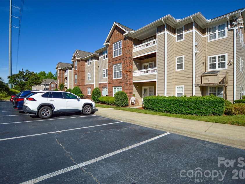 9810 Campus Walk Lane, Charlotte, NC 28262.  MLS# CAR4374481, YatesRealty ID 23515. 