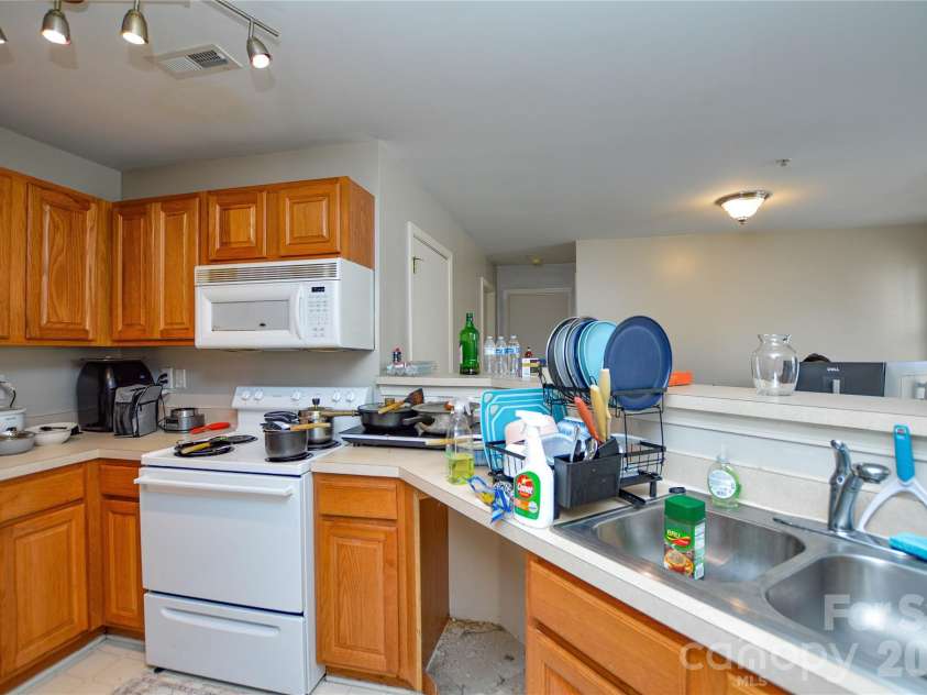 9810 Campus Walk Lane, Charlotte, NC 28262.  MLS# CAR4374481, YatesRealty ID 23515. 
