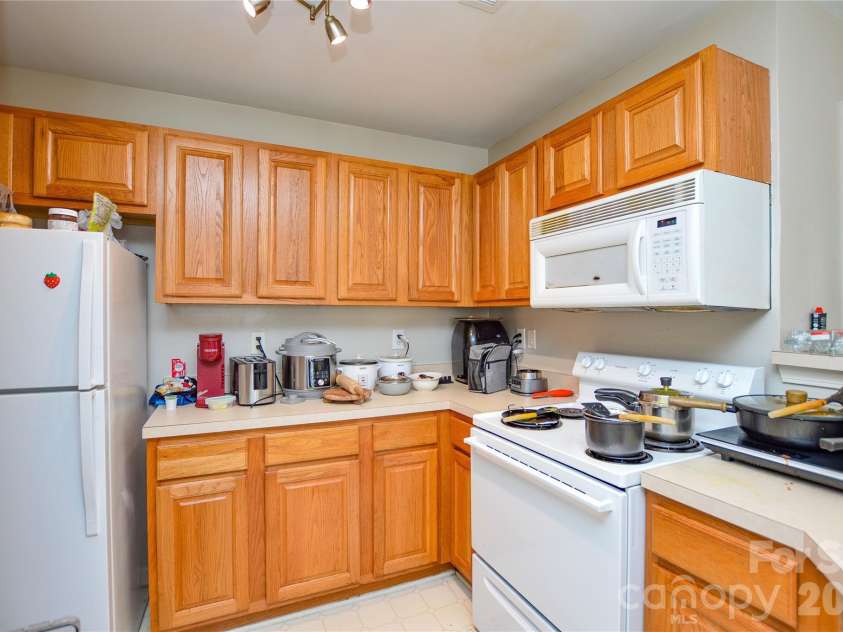 9810 Campus Walk Lane, Charlotte, NC 28262.  MLS# CAR4374481, YatesRealty ID 23515. 