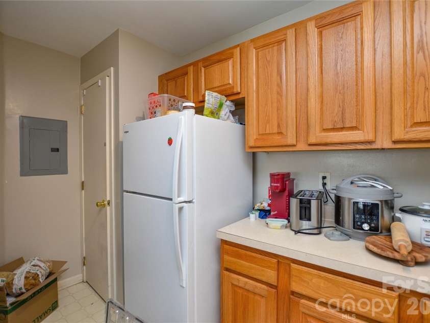 9810 Campus Walk Lane, Charlotte, NC 28262.  MLS# CAR4374481, YatesRealty ID 23515. 