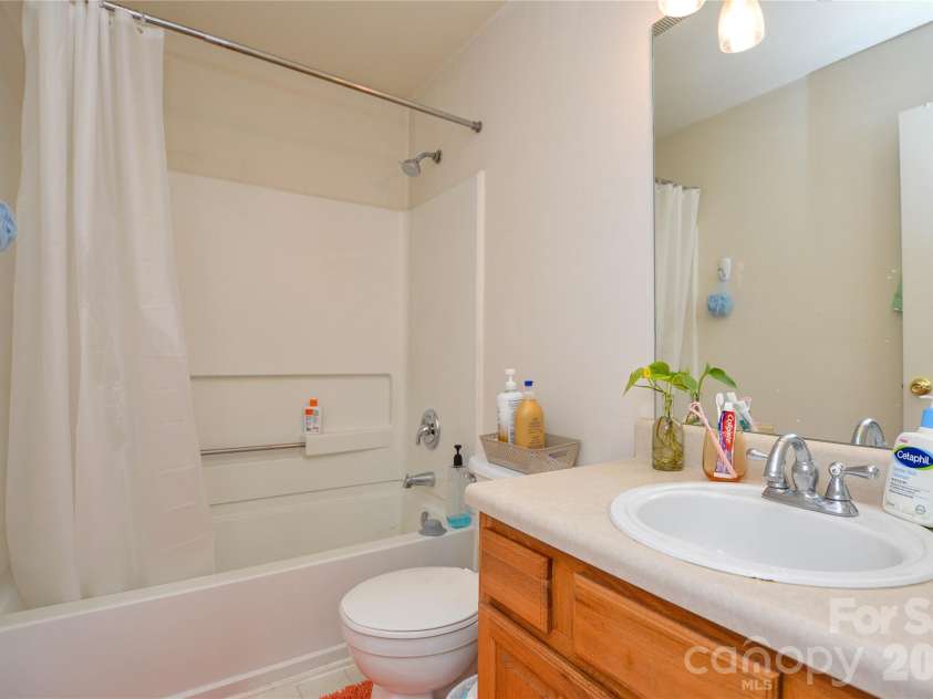 9810 Campus Walk Lane, Charlotte, NC 28262.  MLS# CAR4374481, YatesRealty ID 23515. 