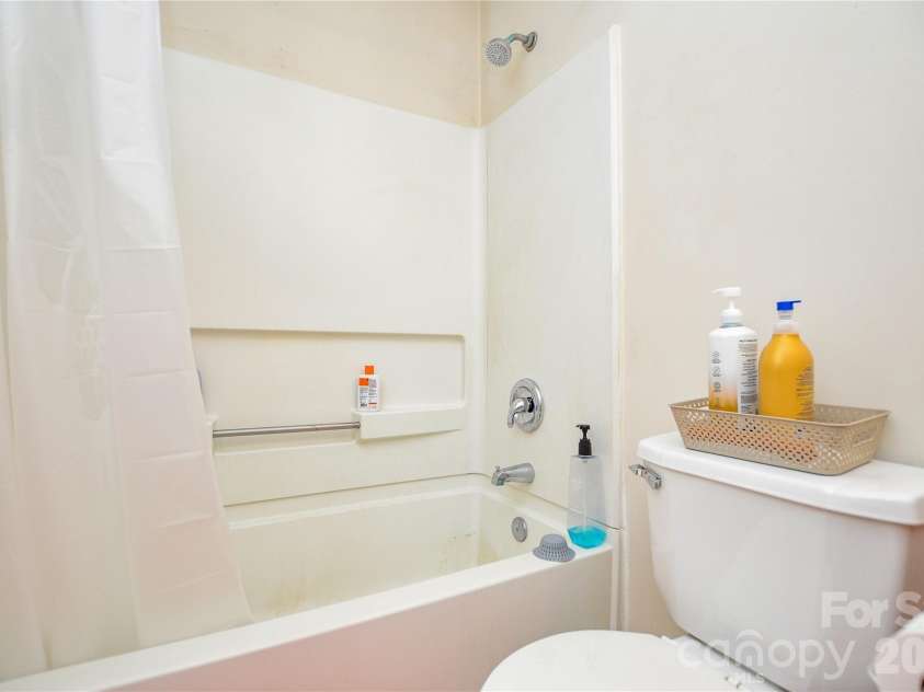 9810 Campus Walk Lane, Charlotte, NC 28262.  MLS# CAR4374481, YatesRealty ID 23515. 