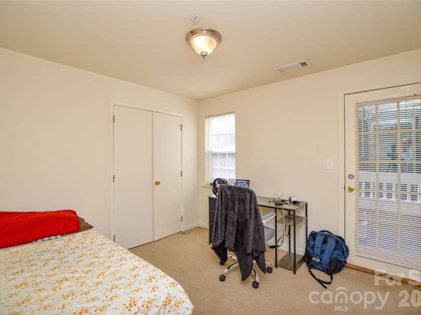 9810 Campus Walk Lane, Charlotte, NC 28262.  MLS# CAR4374481, YatesRealty ID 23515. 