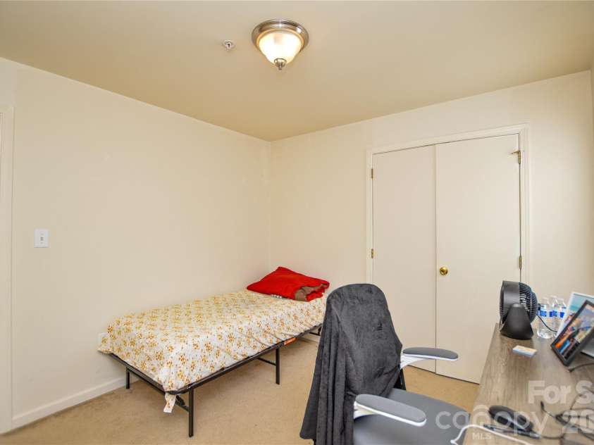9810 Campus Walk Lane, Charlotte, NC 28262.  MLS# CAR4374481, YatesRealty ID 23515. 
