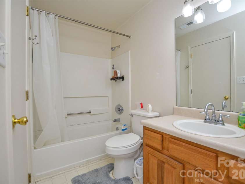 9810 Campus Walk Lane, Charlotte, NC 28262.  MLS# CAR4374481, YatesRealty ID 23515. 