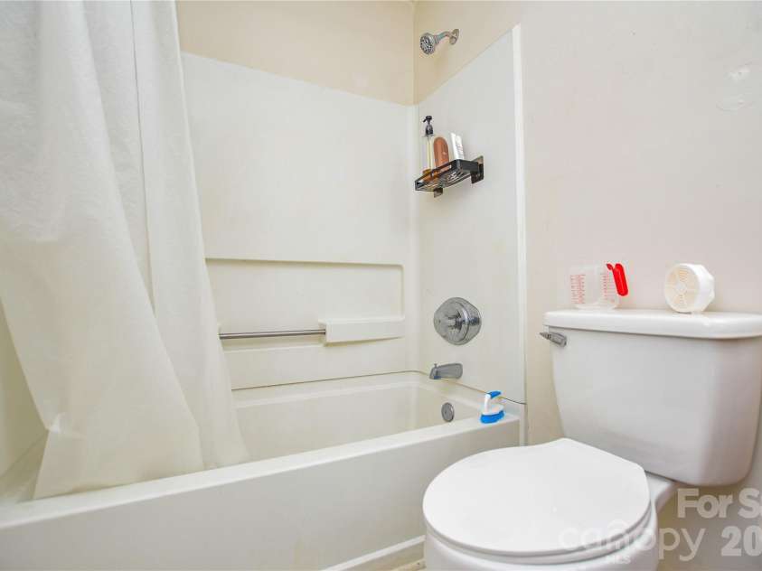 9810 Campus Walk Lane, Charlotte, NC 28262.  MLS# CAR4374481, YatesRealty ID 23515. 