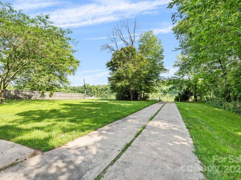 6822 Zelda Drive, Catawba, NC 28609.  MLS# CAR4260150, YatesRealty ID 23516. 