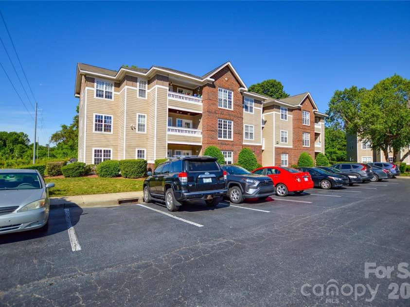 9709 Campus Walk Lane, Charlotte, NC 28262.  MLS# CAR4374203, YatesRealty ID 23516. 