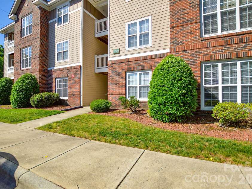 9709 Campus Walk Lane, Charlotte, NC 28262.  MLS# CAR4374203, YatesRealty ID 23516. 