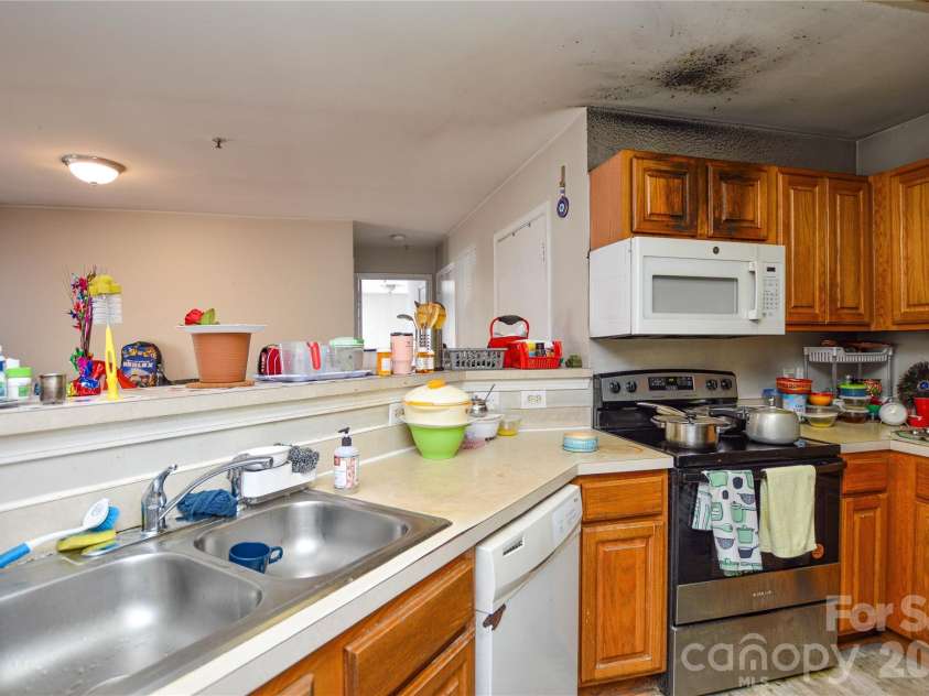 9709 Campus Walk Lane, Charlotte, NC 28262.  MLS# CAR4374203, YatesRealty ID 23516. 