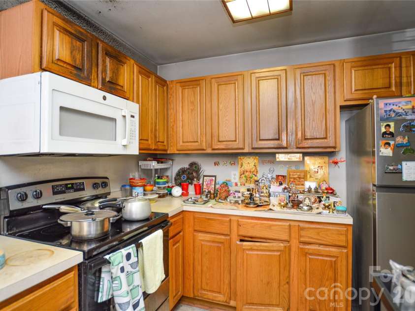 9709 Campus Walk Lane, Charlotte, NC 28262.  MLS# CAR4374203, YatesRealty ID 23516. 