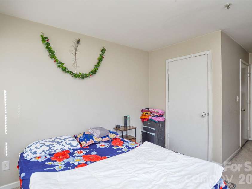 9709 Campus Walk Lane, Charlotte, NC 28262.  MLS# CAR4374203, YatesRealty ID 23516. 
