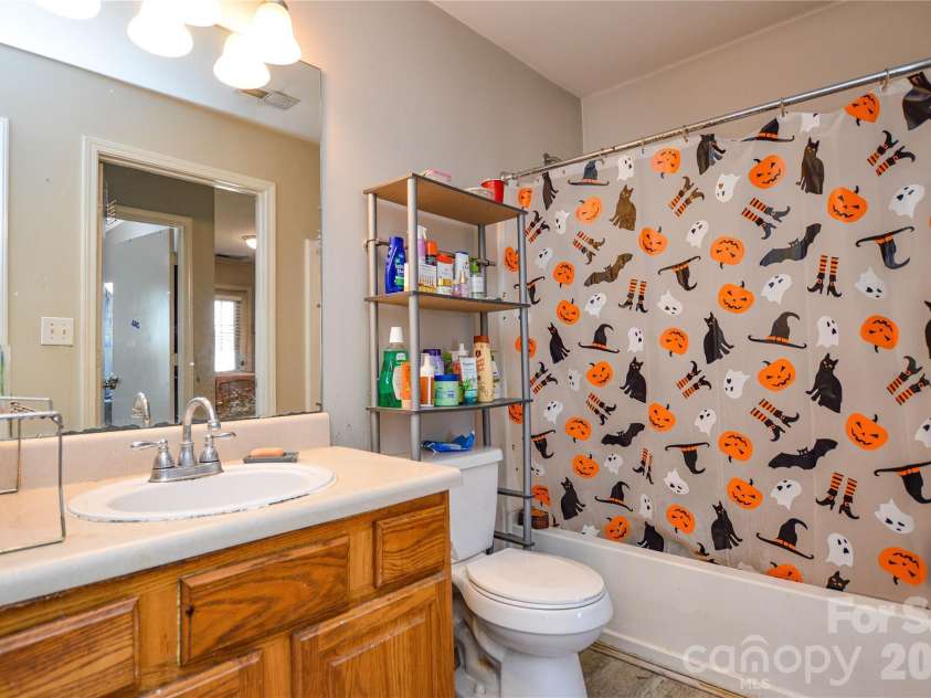9709 Campus Walk Lane, Charlotte, NC 28262.  MLS# CAR4374203, YatesRealty ID 23516. 