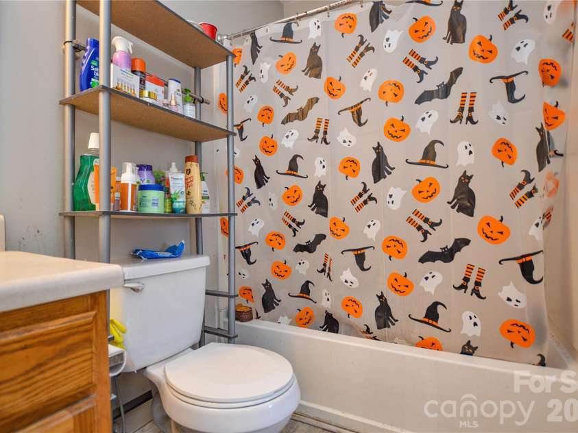 9709 Campus Walk Lane, Charlotte, NC 28262.  MLS# CAR4374203, YatesRealty ID 23516. 