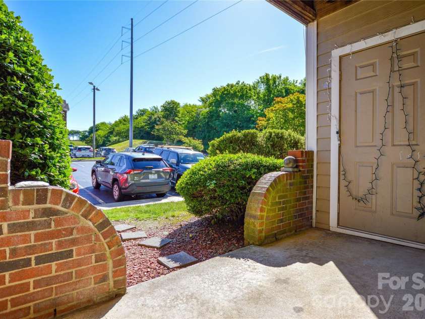 9709 Campus Walk Lane, Charlotte, NC 28262.  MLS# CAR4374203, YatesRealty ID 23516. 