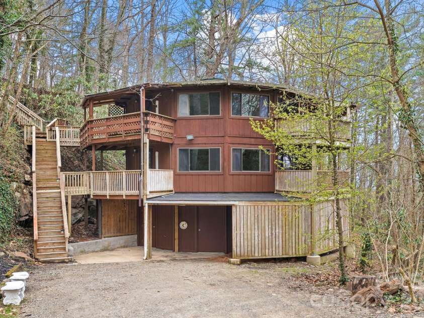 355 Sunset Drive, Asheville, NC 28804.  MLS# CAR4361101, YatesRealty ID 23517. 