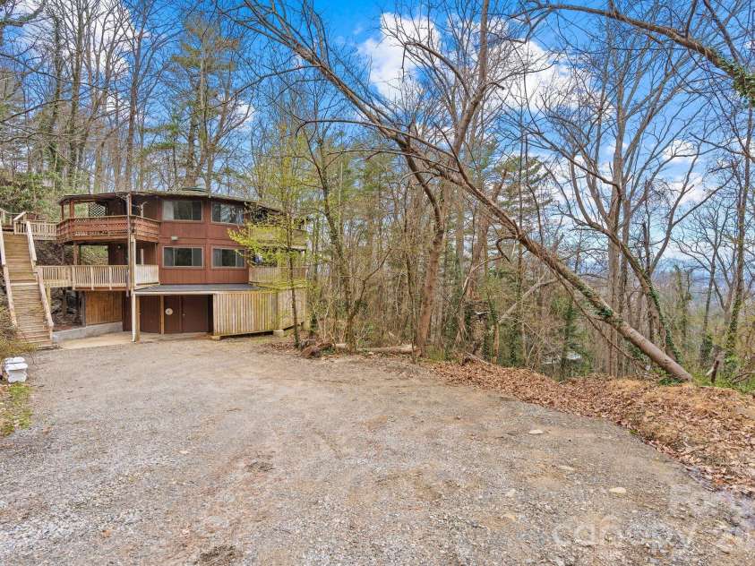 355 Sunset Drive, Asheville, NC 28804.  MLS# CAR4361101, YatesRealty ID 23517. 