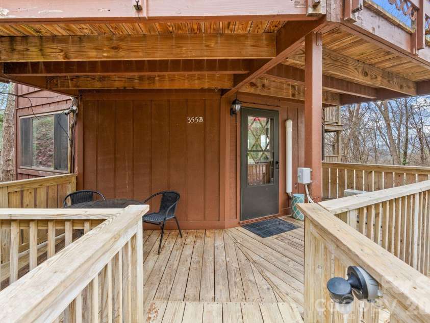 355 Sunset Drive, Asheville, NC 28804.  MLS# CAR4361101, YatesRealty ID 23517. 
