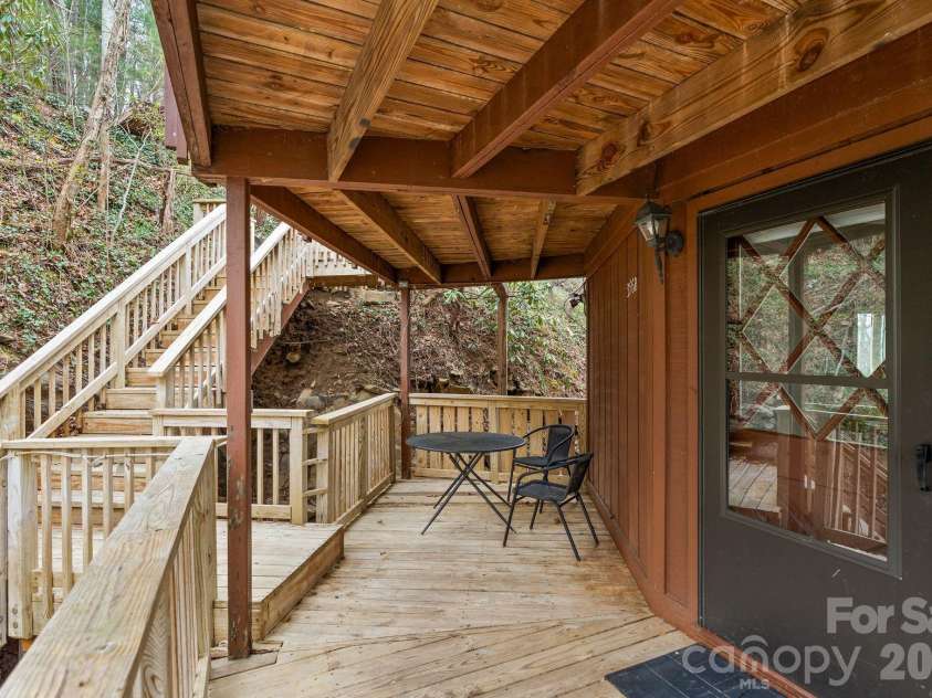 355 Sunset Drive, Asheville, NC 28804.  MLS# CAR4361101, YatesRealty ID 23517. 