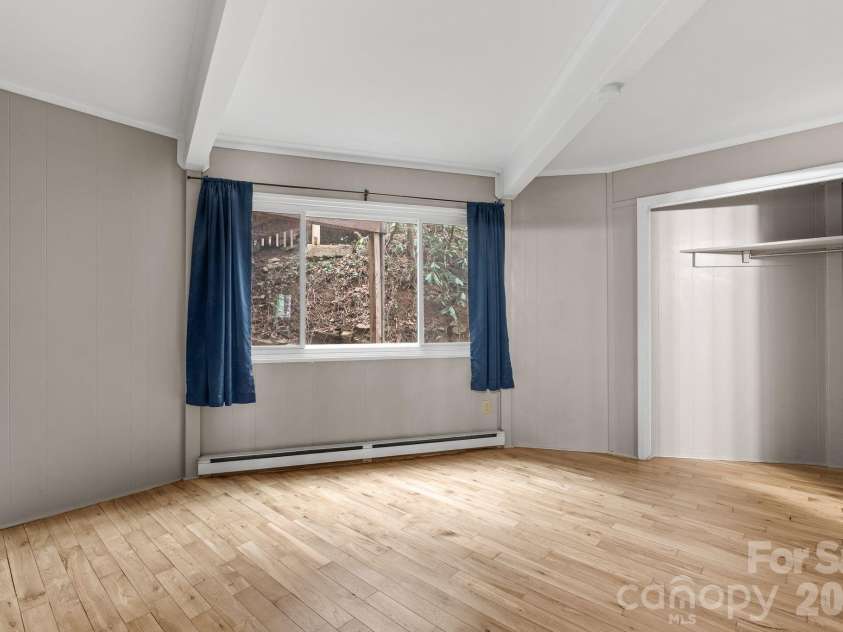 355 Sunset Drive, Asheville, NC 28804.  MLS# CAR4361101, YatesRealty ID 23517. 