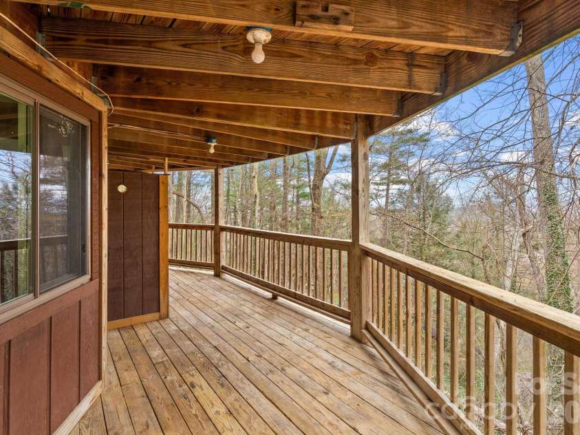 355 Sunset Drive, Asheville, NC 28804.  MLS# CAR4361101, YatesRealty ID 23517. 