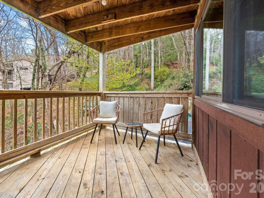 355 Sunset Drive, Asheville, NC 28804.  MLS# CAR4361101, YatesRealty ID 23517. 