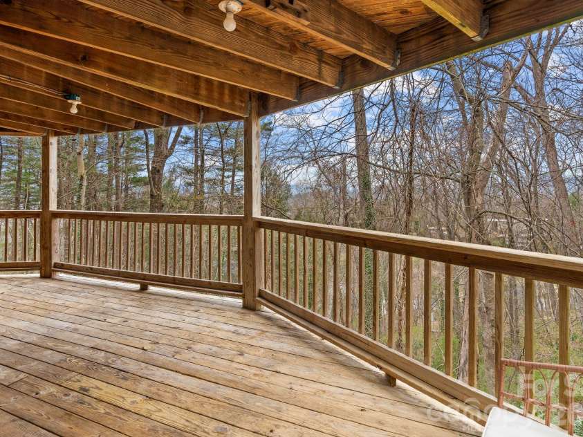 355 Sunset Drive, Asheville, NC 28804.  MLS# CAR4361101, YatesRealty ID 23517. 