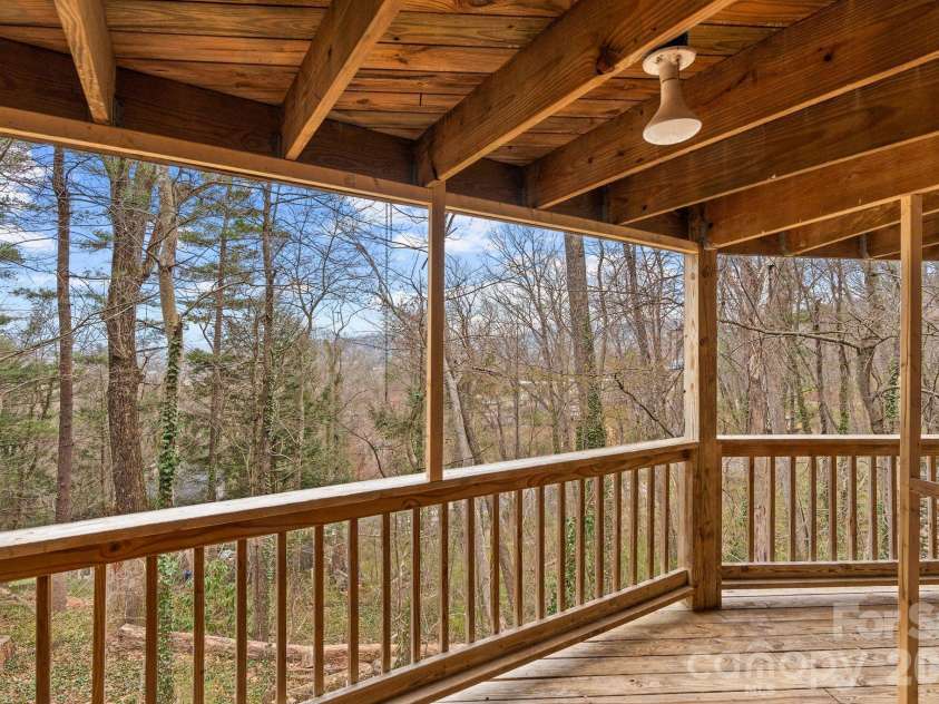 355 Sunset Drive, Asheville, NC 28804.  MLS# CAR4361101, YatesRealty ID 23517. 